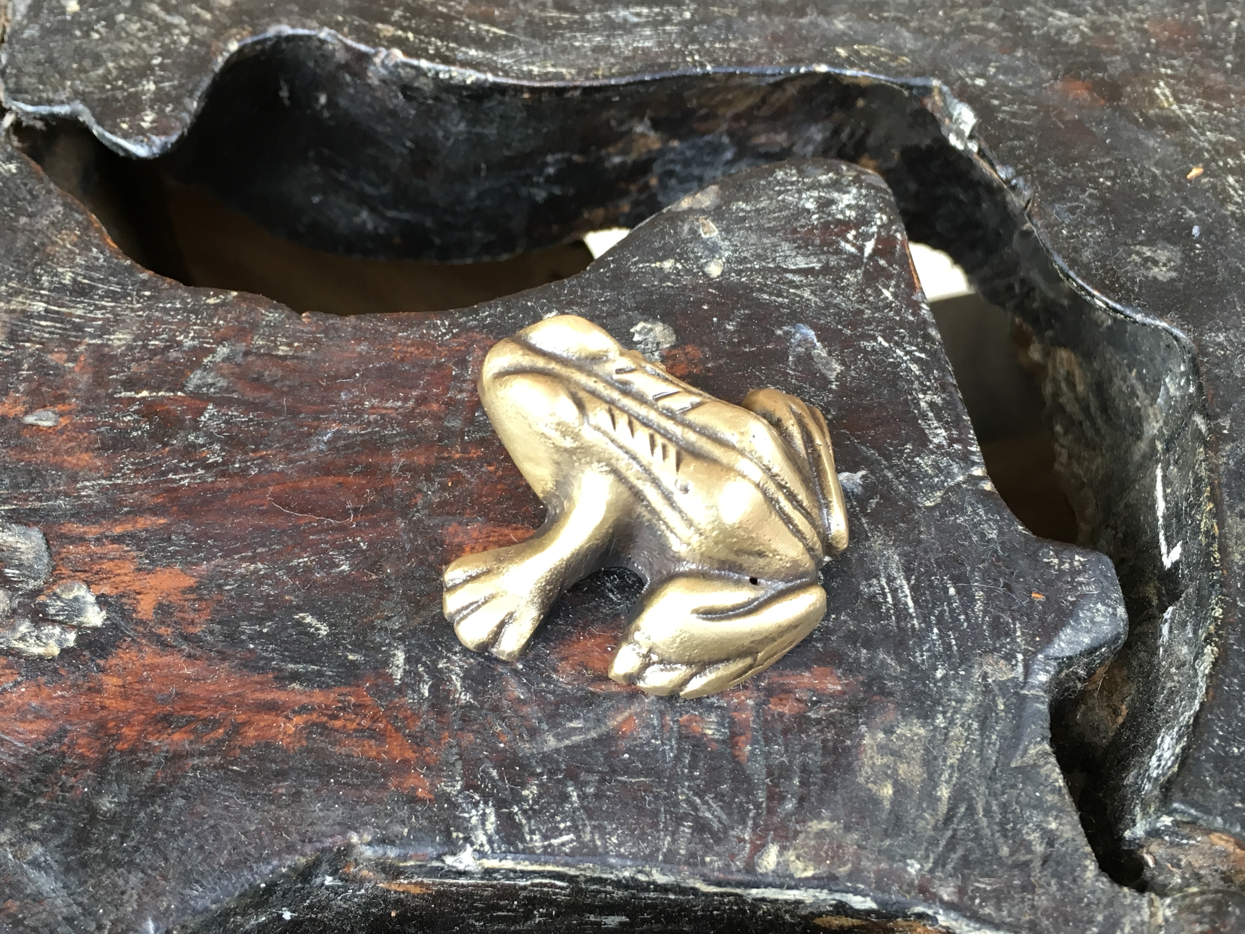 真鍮製 小さい カエルの置物 ペーパーウェイト