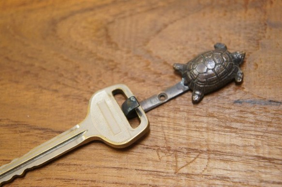 真鍮製 小さな亀の 壁掛け 鍵かけ フック